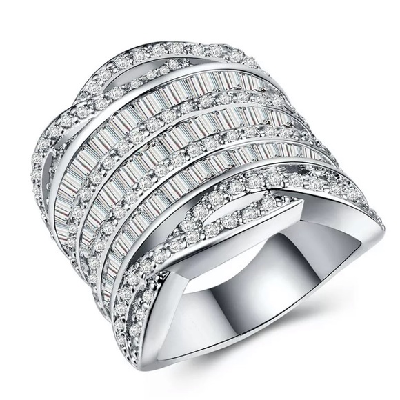 Luxury 925 Silver Princess Cut White SapphireRing - Picture 3 of 4